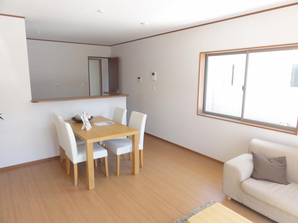 Same specifications photos (living). Same specifications construction cases