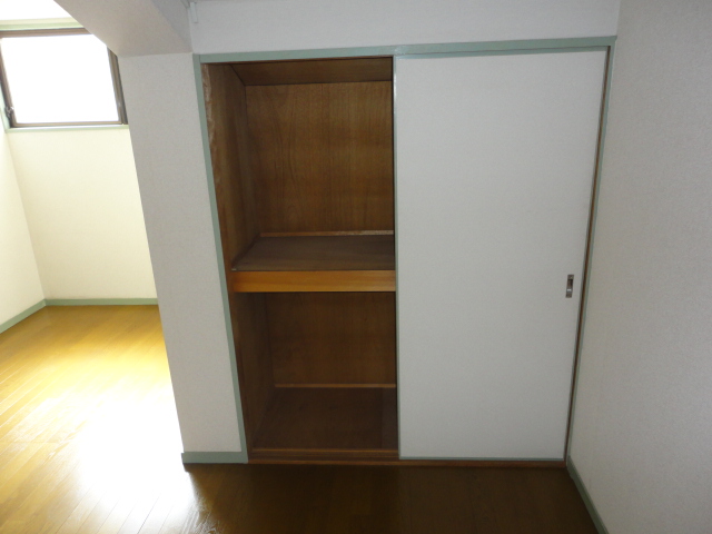 Other room space. Loft storage