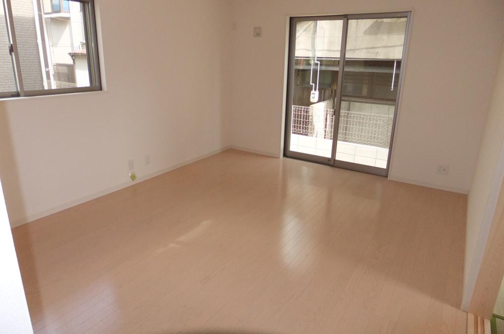 Same specifications photos (living)