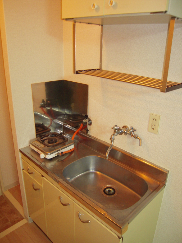 Kitchen. Gas stove can be installed