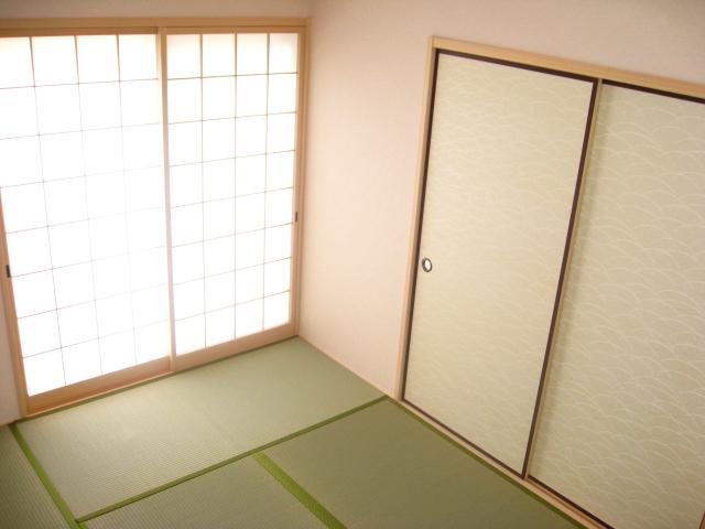 Same specifications photos (Other introspection). Same specifications