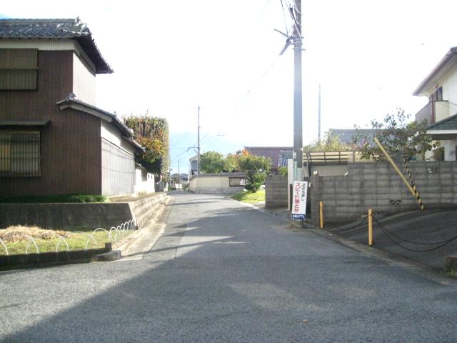 Local photos, including front road. Local (11 May 2013) Shooting