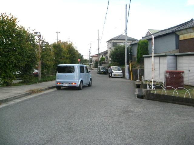 Local photos, including front road. Local (11 May 2013) Shooting