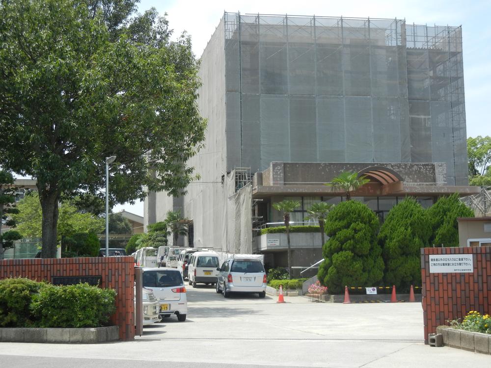 Junior high school. 1436m to Kobe Municipal Iwaoka junior high school