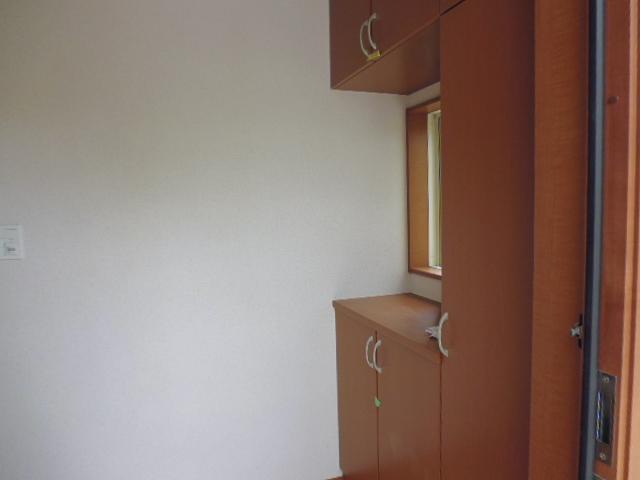 Entrance. Local (10 May 2013) Shooting 7 Building