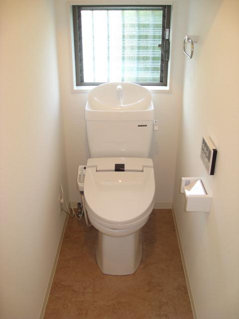 Toilet. Local (November 2, 2013) Shooting