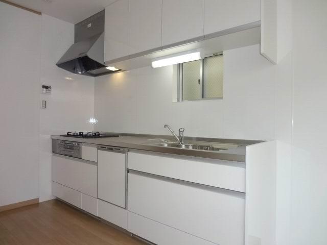 Kitchen. Second floor kitchen. Full slide storage ・ Dish washing dryer with system Kitchen. 