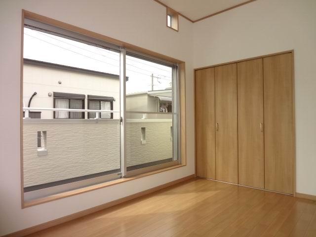 Non-living room. 3 Kaiyoshitsu 6.4 Pledge. balcony ・ With closet. It is a two-sided lighting. 