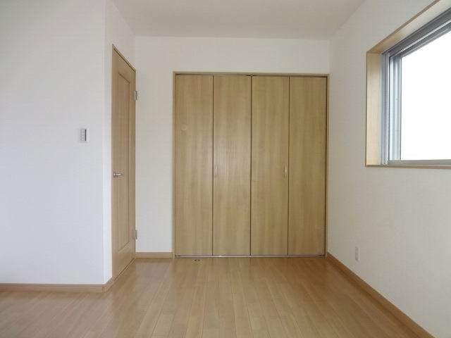 Non-living room. 3 Kaiyoshitsu 7 Pledge. With closet. It is a two-sided lighting. 