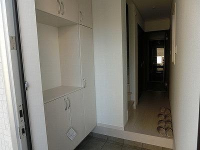 Entrance. Local (August 2013) Shooting