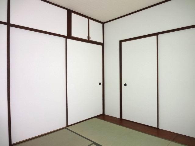 Non-living room. Japanese-style room 6 quires. closet ・ Balcony. cross ・ tatami ・ Sliding door ・ It is settled Shoji pasting exchange.