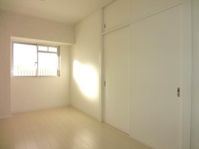Non-living room. Western-style 5.5 Pledge. Things Irizuke. cross ・ Flooring Hakawa is settled.