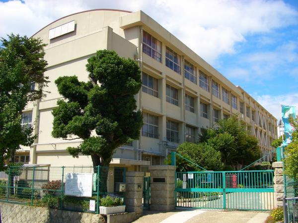 Primary school. Shirakawadai until elementary school 960m