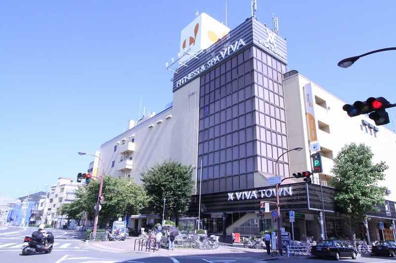 Shopping centre. Daiei until Itayado shop 900m walk about 10 minutes. Grocery ・ In addition to household goods, bookstore ・ General shop ・ Shopping centers, such as fitness and spa has been opened. 