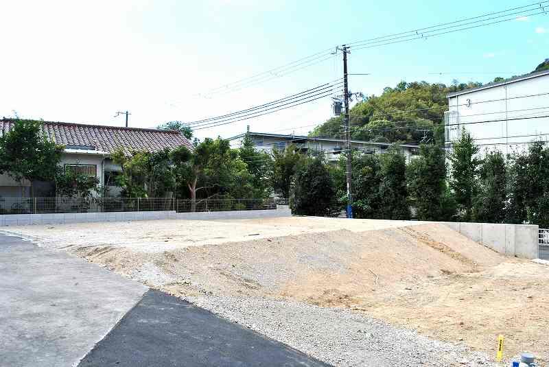 Local photos, including front road. Local Photos