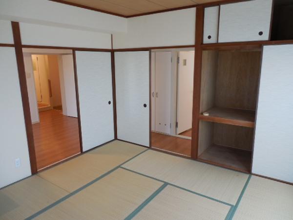 Non-living room. Wide 8 pledge Tatami Room!