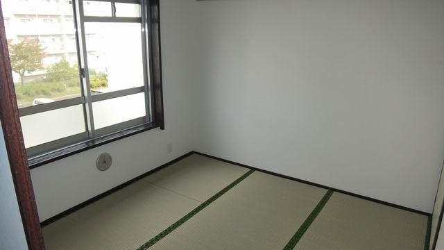 Non-living room. Exchange tatami mat.