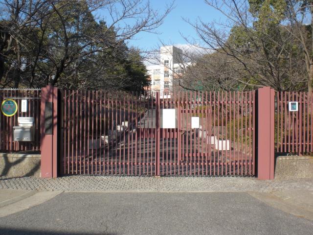 Junior high school. 707m to Kobe City Yokoo junior high school