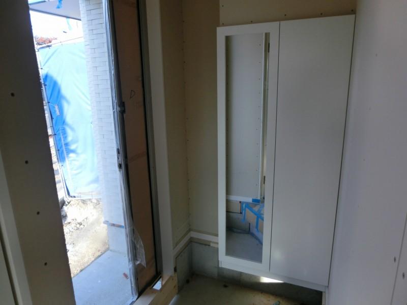 Entrance. Local (11 May 2013) Shooting