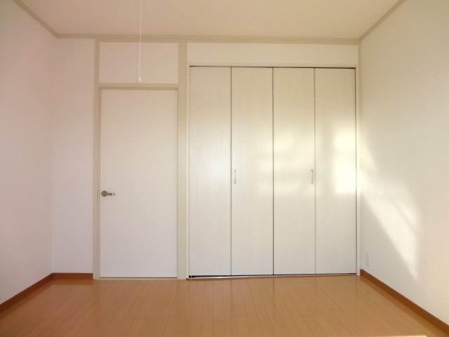 Non-living room. Western-style 4.5 Pledge. balcony ・ With closet. cross ・ CF Hakawasumi. Is yang This good at MinamiMuko.