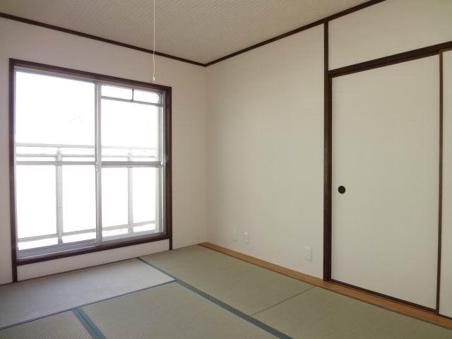 Non-living room. Japanese-style room 6 quires. balcony ・ With closet. cross ・ tatami ・ Fusumaha is Kawasumi.