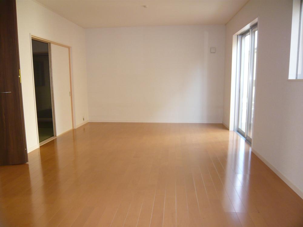 Same specifications photos (living)