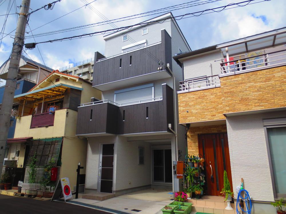 Local appearance photo. 9-minute walk from JR Takatori Station. 2-minute walk from the supermarket. 