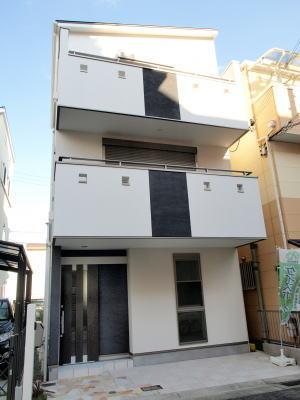 Local appearance photo. Local (11 May 2013) Shooting