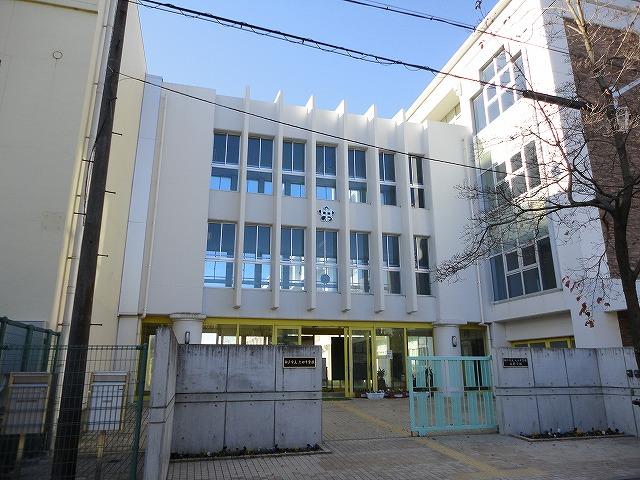 Junior high school. 1007m to Kobe Municipal Ota junior high school
