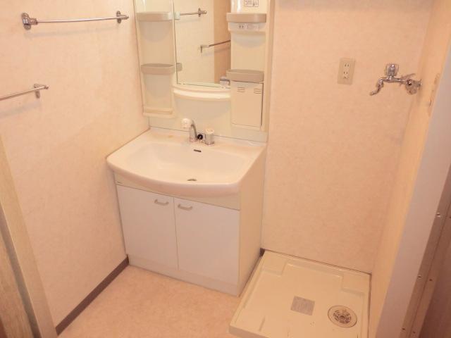 Wash basin, toilet. Indoor (10 May 2012) shooting