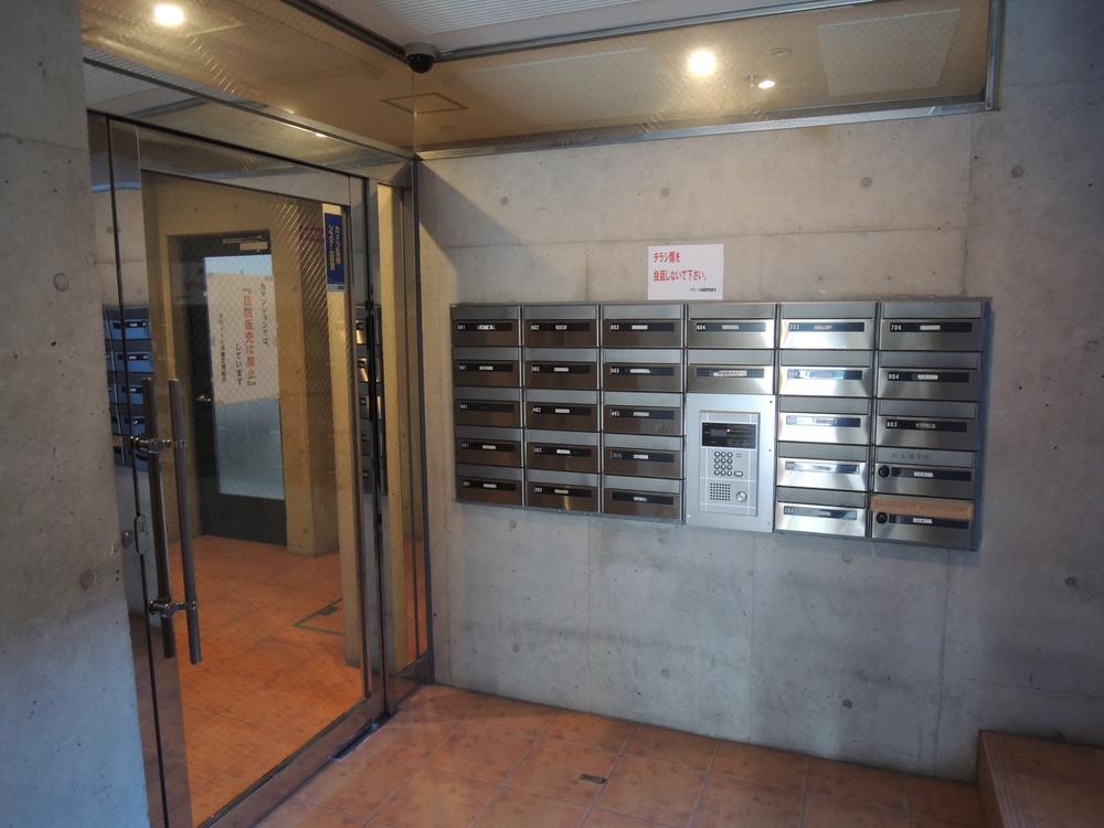 Entrance. Common areas
