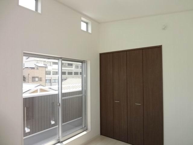 Non-living room. 3 Kaiyoshitsu 6 Pledge. balcony ・ With closet. Is yang This good at MinamiMuko. 