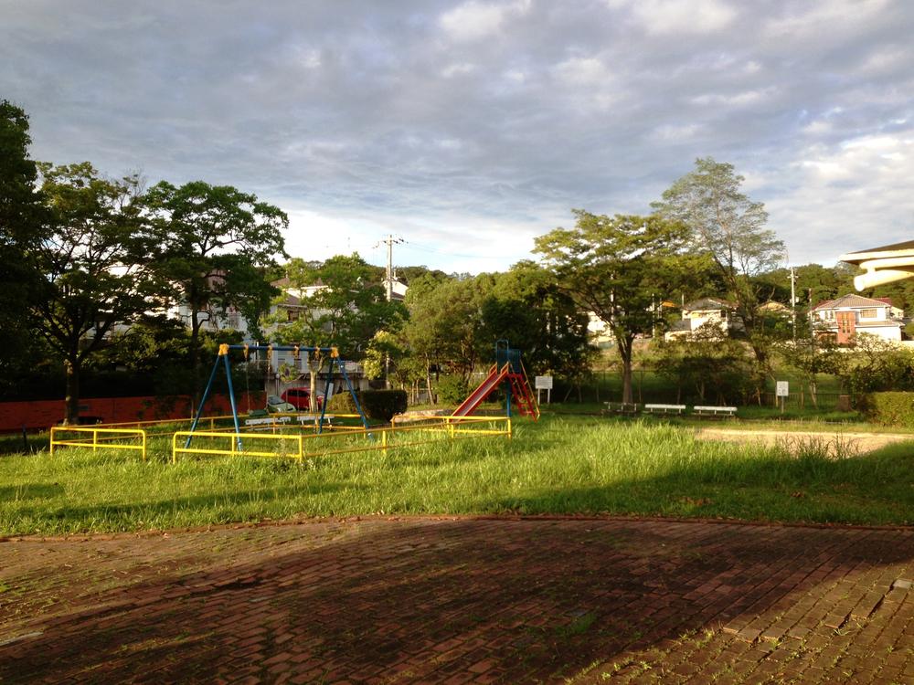 park. It is before the eyes of Katsuraketani park property