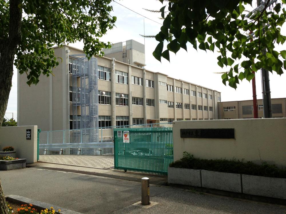 Junior high school. Higashiochiai junior high school Walk about 13 minutes (about 950m)