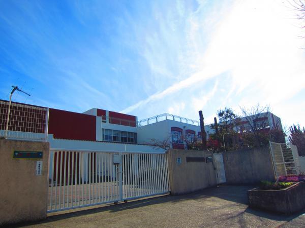 Primary school. Grass up to elementary school 120m grass elementary school