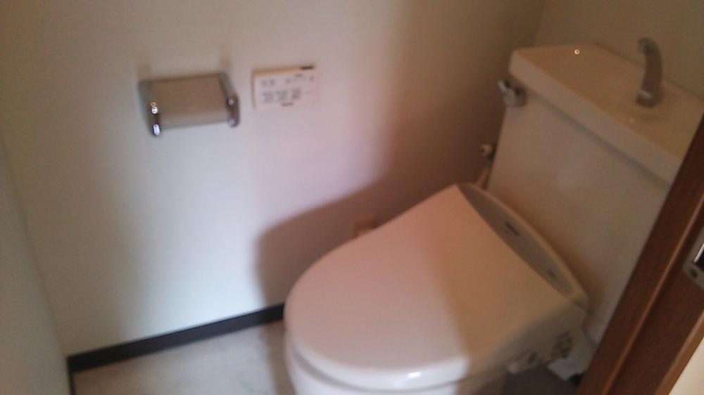 Toilet. Indoor (11 May 2013) Shooting