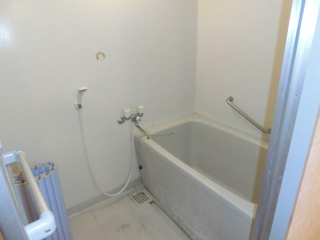 Bathroom. Indoor (12 May 2013) Shooting