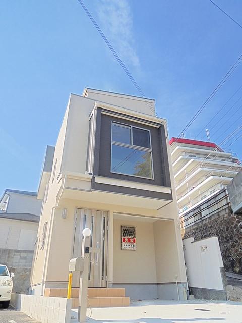 Local appearance photo. Local (11 May 2013) Shooting