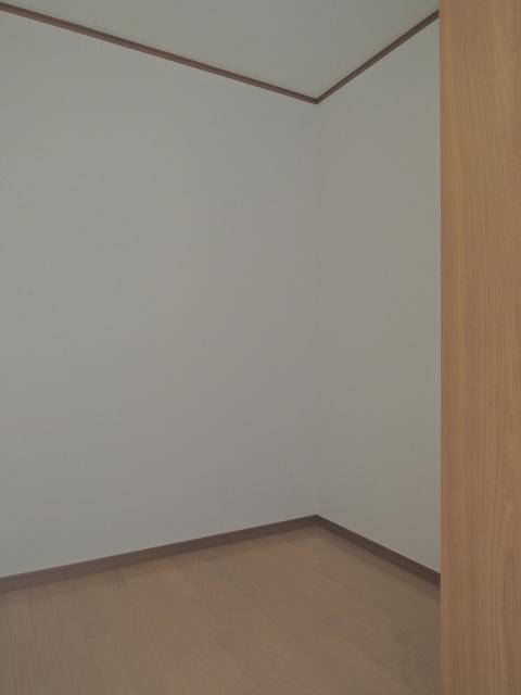 Receipt. First floor Western-style walk-in closet  Indoor (11 May 2013) Shooting