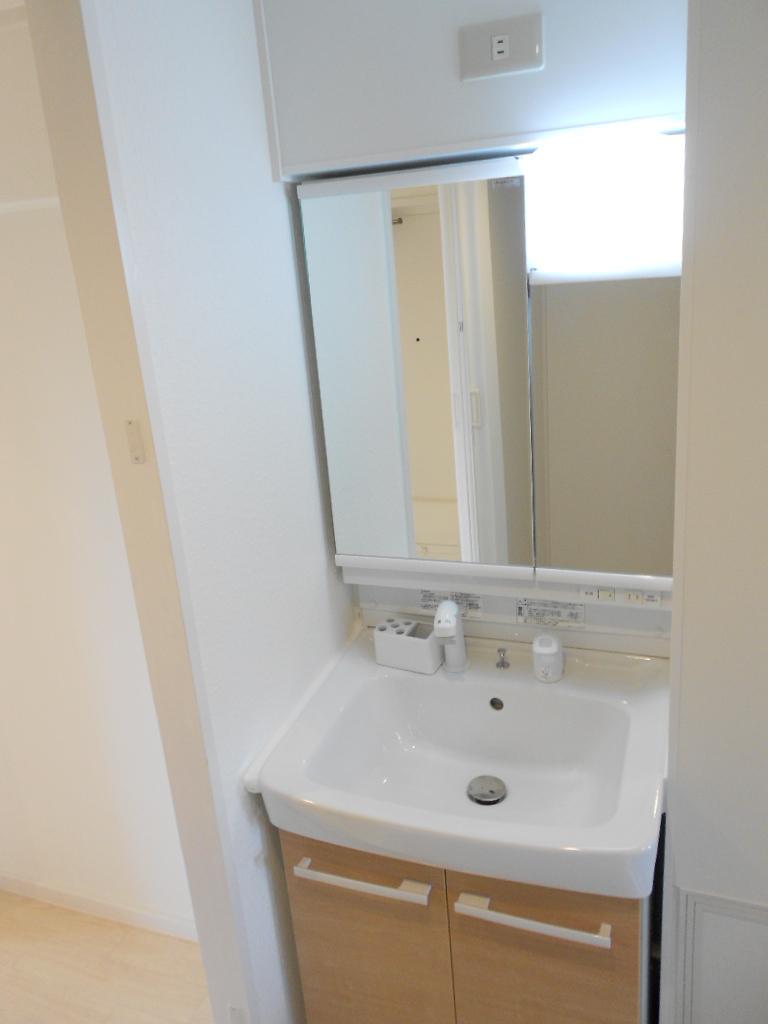 Wash basin, toilet