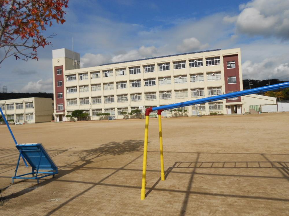 Primary school. Kaminotani until elementary school 400m