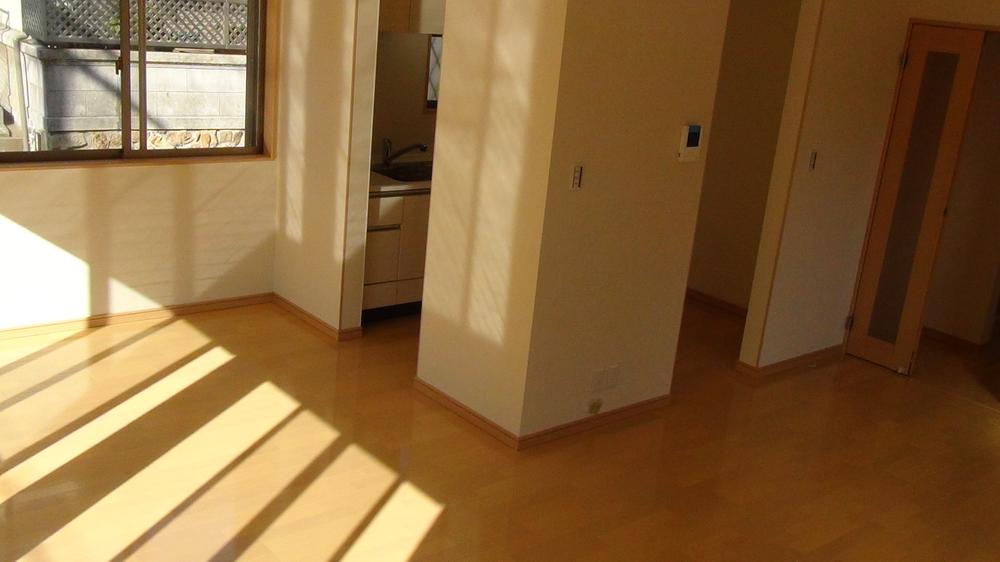 Living.  [A No. land] living