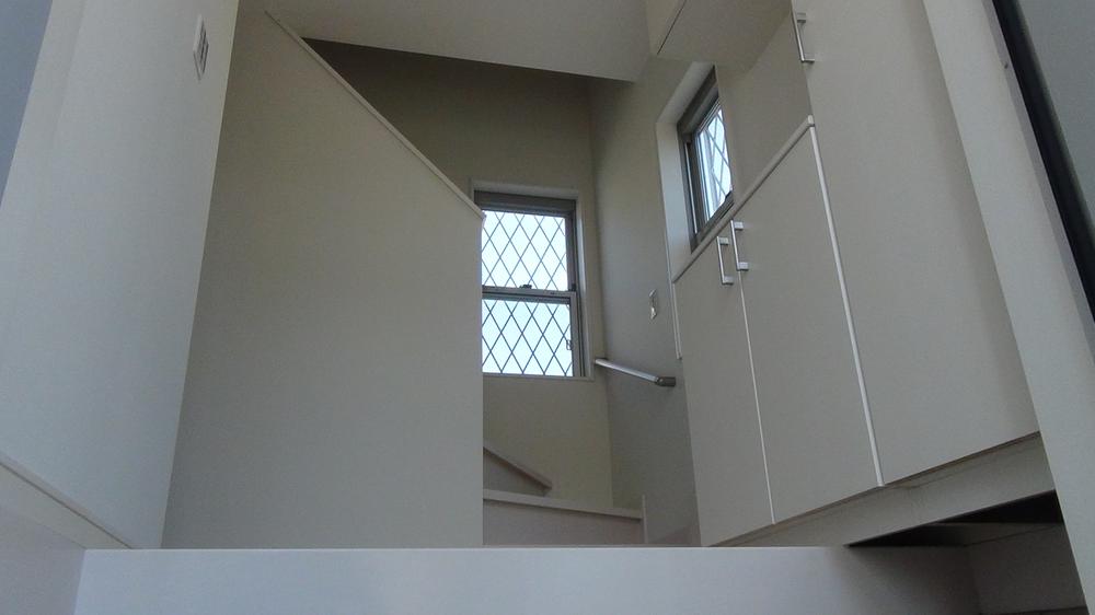 Entrance.  [D No. land]  Entrance