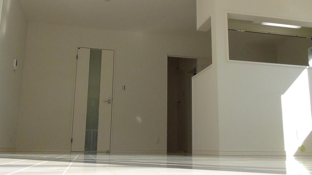 Living.  [D No. land] Simple modern D No. land