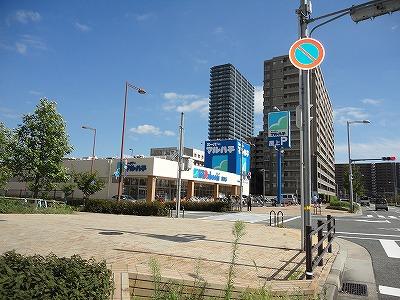 Supermarket. 699m to Super Maruhachi Takatori shop