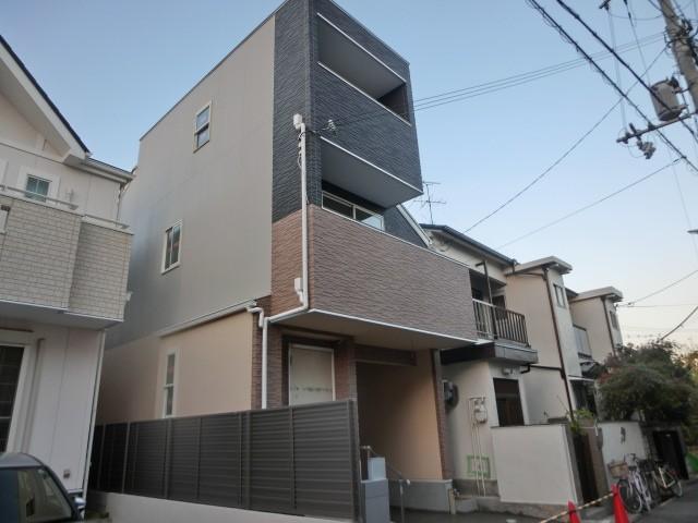 Local appearance photo. Local (11 May 2013) Shooting