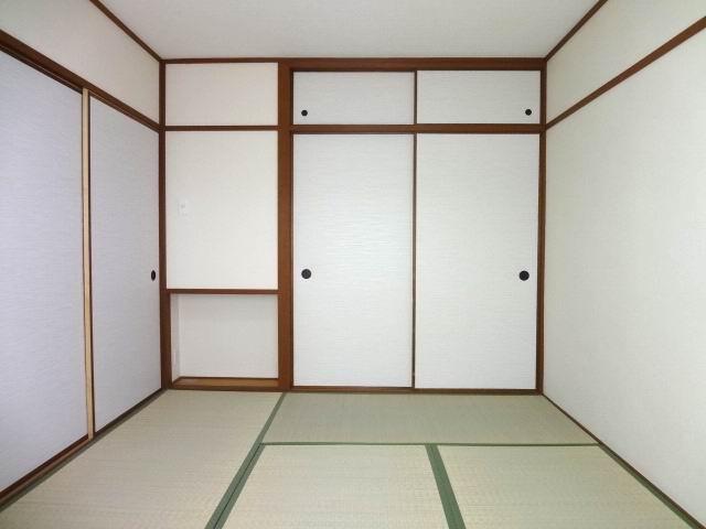 Non-living room. Japanese-style room 6 quires. With closet. cross ・ tatami ・ Fusumaha Kawasumi. Is yang This good at MinamiMuko.