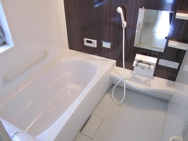 Same specifications photo (bathroom)