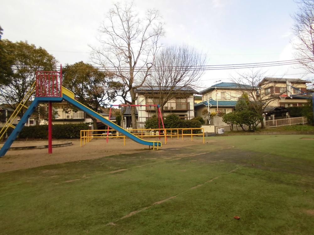 park. Wakakusa-cho, 143m to South Park