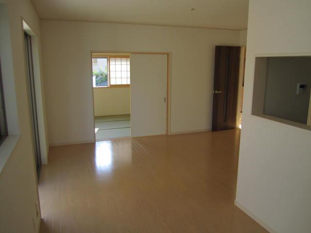 Same specifications photos (living)